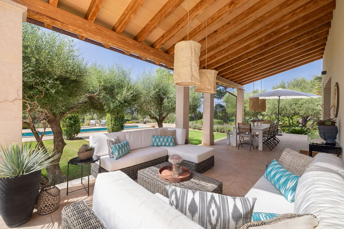 Covered terrace with lounge seating